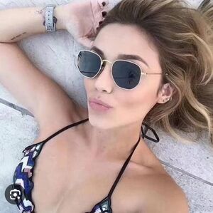 STYLISH Adult WOMEN'S FASHION SUNGLASSES GOLD AND BLACK NEW